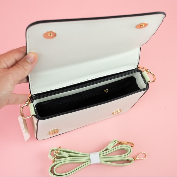 Book Purse - Emma ⭐️NWT⭐️ includes Custom Box - Picture 4 of 9